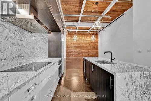 134 - 1173 Dundas Street E, Toronto, ON - Indoor Photo Showing Kitchen