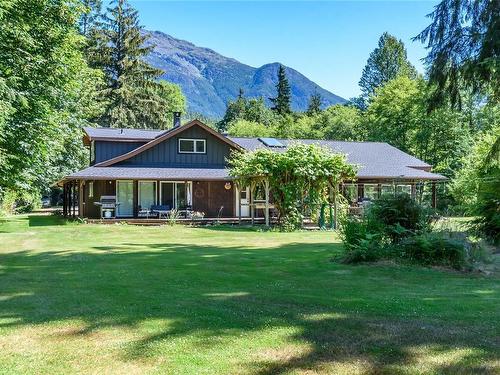 1739 Smit Rd, Sayward, BC 