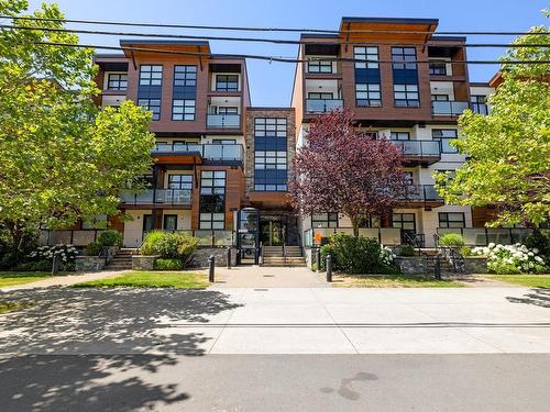 205-4000 Shelbourne St, Saanich, BC - Outdoor With Balcony With Facade