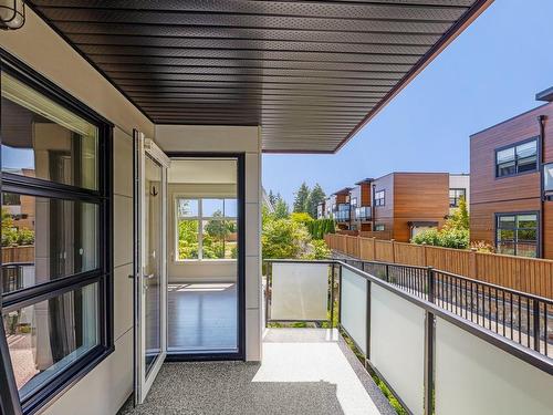 205-4000 Shelbourne St, Saanich, BC - Outdoor With Balcony With Exterior