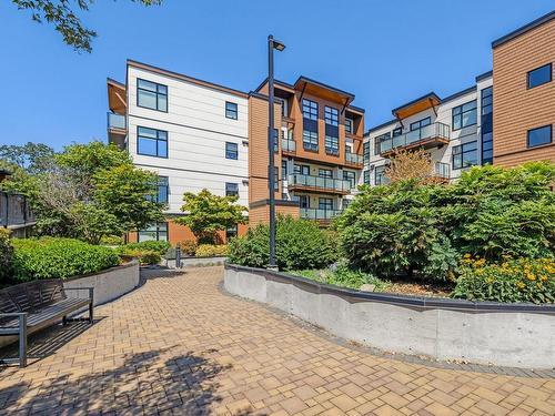 205-4000 Shelbourne St, Saanich, BC - Outdoor With Balcony