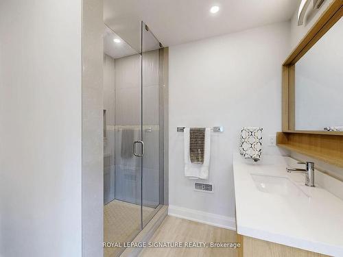 55 Delwood Dr, Toronto, ON - Indoor Photo Showing Bathroom