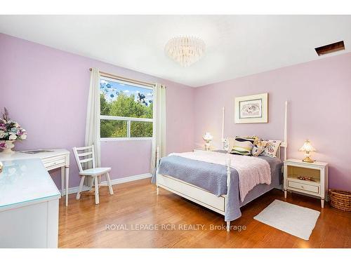 595133 Blind Line, Mono, ON - Indoor Photo Showing Bedroom