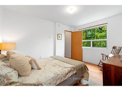 595133 Blind Line, Mono, ON - Indoor Photo Showing Bedroom