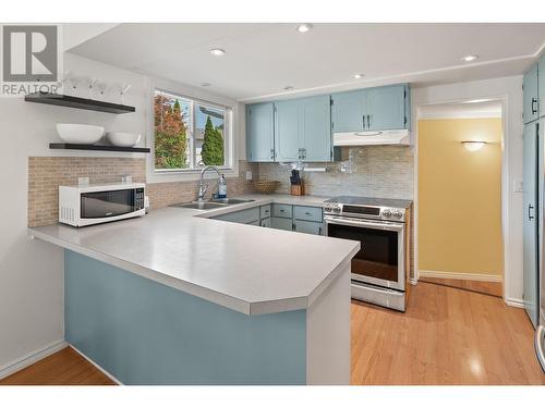 2677 Mappin Court, Kelowna, BC - Indoor Photo Showing Kitchen With Double Sink