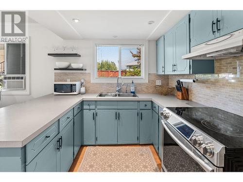 2677 Mappin Court, Kelowna, BC - Indoor Photo Showing Kitchen With Double Sink