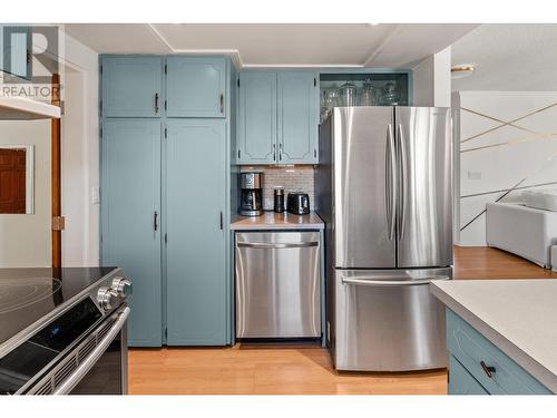 2677 Mappin Court, Kelowna, BC - Indoor Photo Showing Kitchen