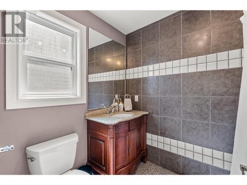 2677 Mappin Court, Kelowna, BC - Indoor Photo Showing Bathroom