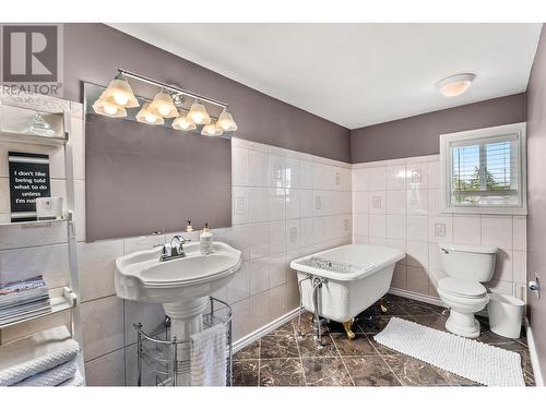 2677 Mappin Court, Kelowna, BC - Indoor Photo Showing Bathroom