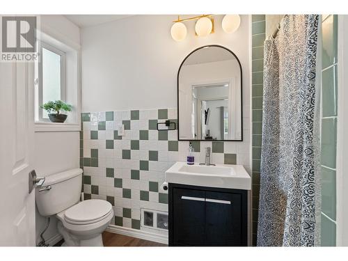 2677 Mappin Court, Kelowna, BC - Indoor Photo Showing Bathroom