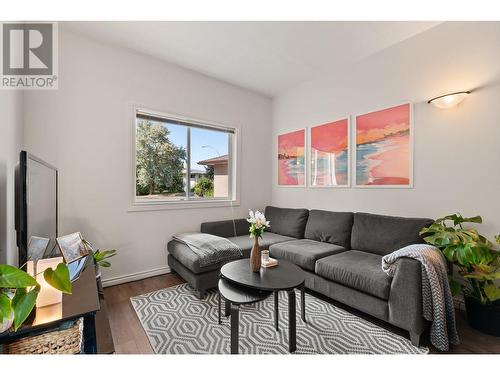 2677 Mappin Court, Kelowna, BC - Indoor Photo Showing Living Room