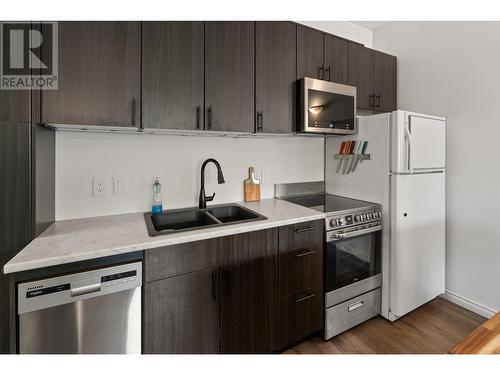 2677 Mappin Court, Kelowna, BC - Indoor Photo Showing Kitchen With Double Sink