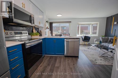 14 Gramercy Square, Toronto (Rouge), ON - Indoor Photo Showing Kitchen With Double Sink