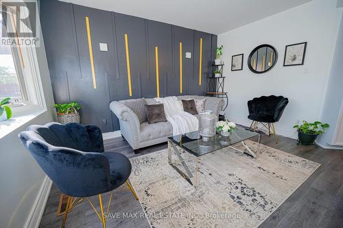 14 Gramercy Square, Toronto (Rouge), ON - Indoor Photo Showing Living Room