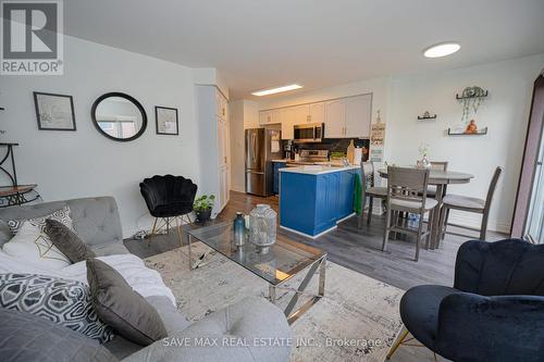 14 Gramercy Square, Toronto (Rouge), ON - Indoor Photo Showing Living Room