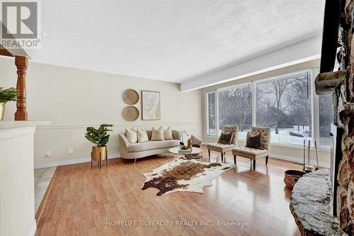 7848 Castlederg Side Road, Caledon, ON - Indoor Photo Showing Living Room