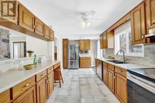 7848 Castlederg Side Road, Caledon, ON - Indoor Photo Showing Kitchen With Double Sink