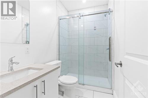 105 Dagenham Street, Ottawa, ON - Indoor Photo Showing Bathroom