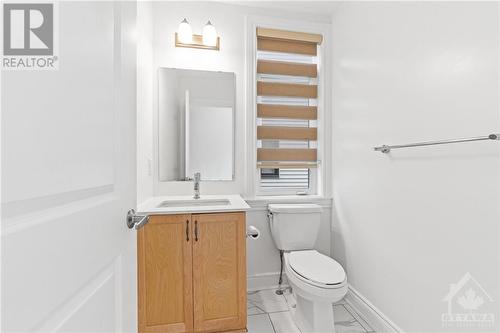 105 Dagenham Street, Ottawa, ON - Indoor Photo Showing Bathroom