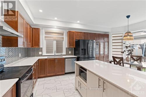 105 Dagenham Street, Ottawa, ON - Indoor Photo Showing Kitchen With Double Sink With Upgraded Kitchen