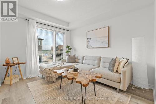 42 Radison Lane, Hamilton (Mcquesten), ON - Indoor Photo Showing Living Room