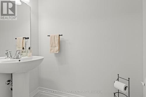 42 Radison Lane, Hamilton (Mcquesten), ON -  Photo Showing Bathroom