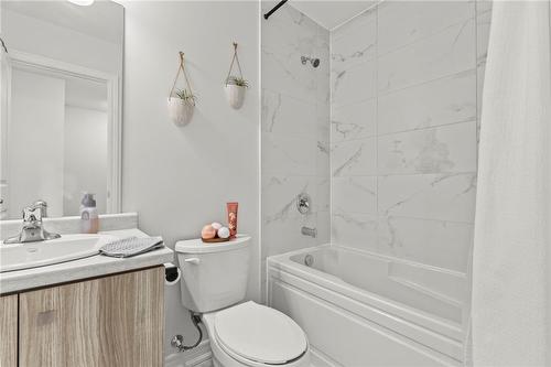 42 Radison Lane, Hamilton, ON - Indoor Photo Showing Bathroom