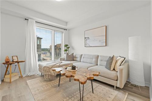 42 Radison Lane, Hamilton, ON - Indoor Photo Showing Living Room