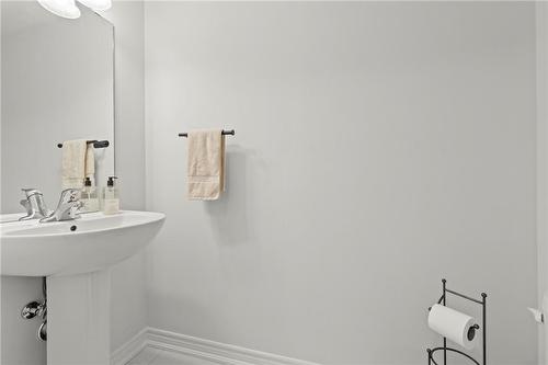 42 Radison Lane, Hamilton, ON - Indoor Photo Showing Bathroom