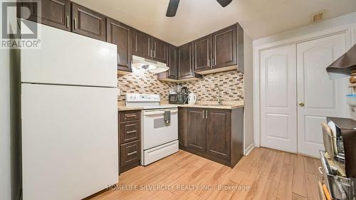 36 Woodside Court, Brampton (Fletcher'S Creek South), ON - Indoor Photo Showing Kitchen