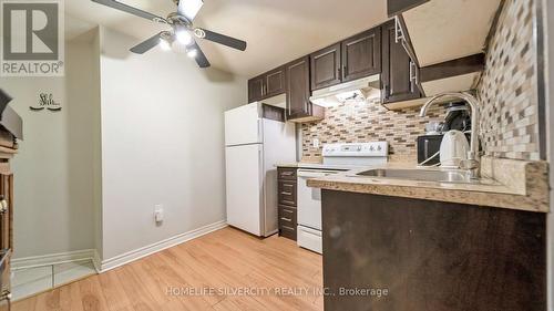 36 Woodside Court, Brampton (Fletcher'S Creek South), ON - Indoor Photo Showing Kitchen