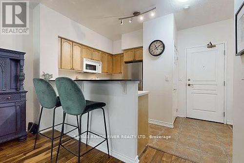 T09 - 16 Dallimore Circle, Toronto (Banbury-Don Mills), ON - Indoor Photo Showing Kitchen