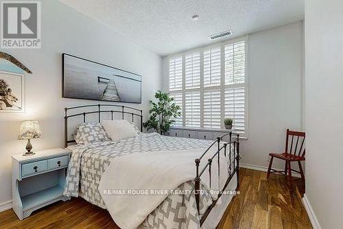 T09 - 16 Dallimore Circle, Toronto (Banbury-Don Mills), ON - Indoor Photo Showing Bedroom