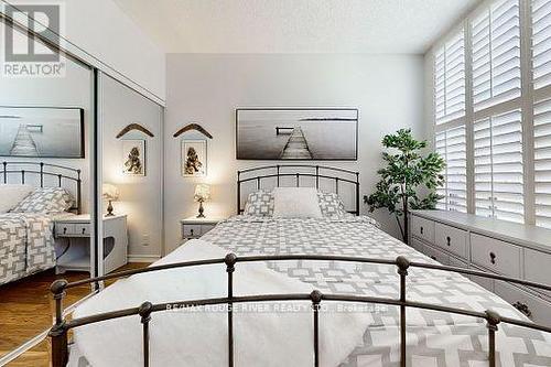 T09 - 16 Dallimore Circle, Toronto (Banbury-Don Mills), ON - Indoor Photo Showing Bedroom