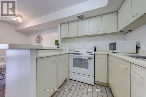 613 - 25 The Esplanade, Toronto (Waterfront Communities), ON - Indoor Photo Showing Kitchen