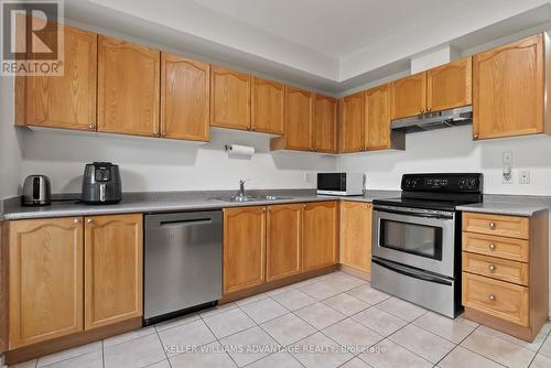 237 Monarch Avenue W, Ajax (South West), ON - Indoor Photo Showing Kitchen