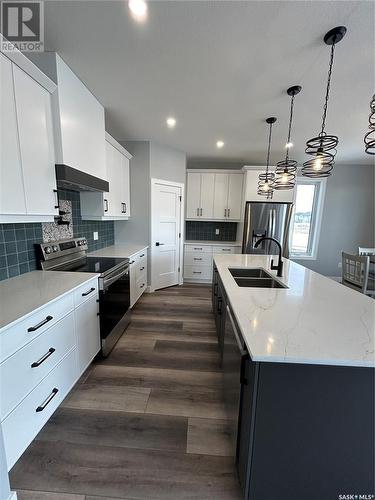 5218 E Green Crescent, Regina, SK - Indoor Photo Showing Kitchen With Double Sink