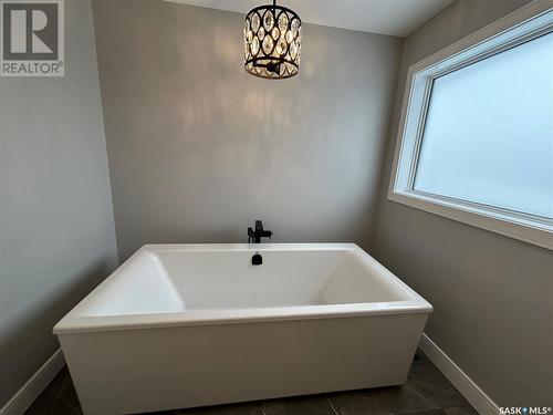 5218 E Green Crescent, Regina, SK - Indoor Photo Showing Bathroom