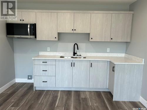 5218 E Green Crescent, Regina, SK - Indoor Photo Showing Kitchen