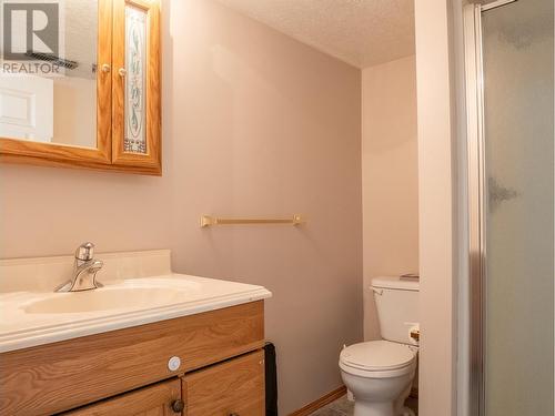 10720 Cottonwood Crescent, Dawson Creek, BC - Indoor Photo Showing Bathroom