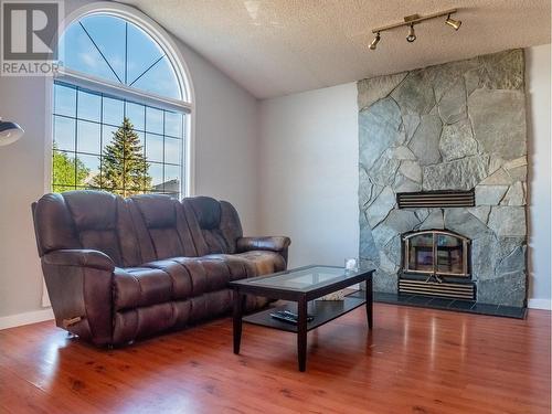 10720 Cottonwood Crescent, Dawson Creek, BC - Indoor Photo Showing Living Room With Fireplace