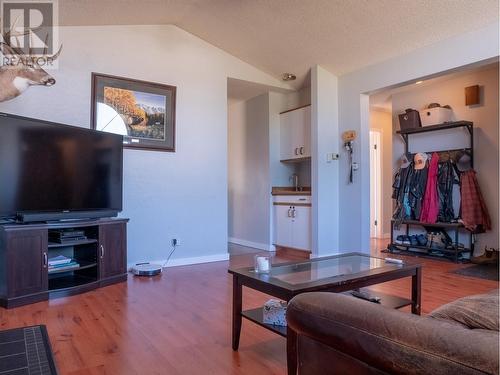 10720 Cottonwood Crescent, Dawson Creek, BC - Indoor Photo Showing Living Room