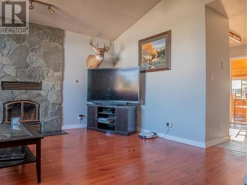 10720 Cottonwood Crescent, Dawson Creek, BC - Indoor Photo Showing Living Room With Fireplace