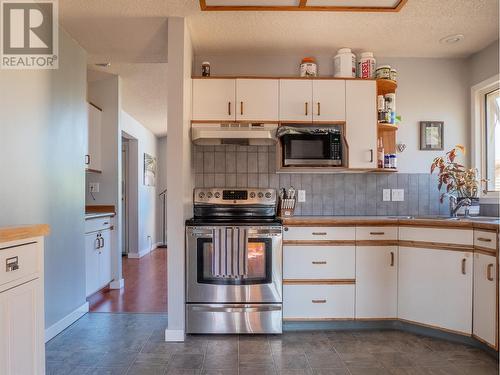 10720 Cottonwood Crescent, Dawson Creek, BC - Indoor Photo Showing Kitchen