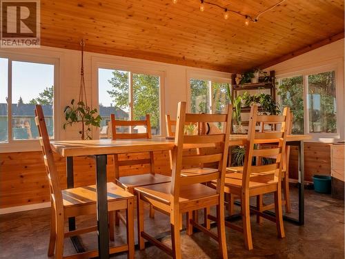 10720 Cottonwood Crescent, Dawson Creek, BC - Indoor Photo Showing Dining Room