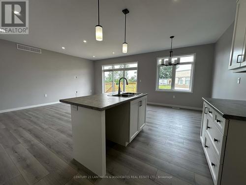 28 Summit Crescent, Belleville, ON - Indoor Photo Showing Kitchen