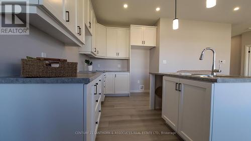 28 Summit Crescent, Belleville, ON - Indoor Photo Showing Kitchen