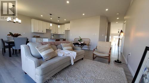 28 Summit Crescent, Belleville, ON - Indoor Photo Showing Living Room