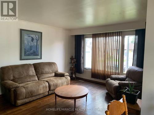 19 Dee Avenue, Toronto (Humberlea-Pelmo Park), ON - Indoor Photo Showing Living Room