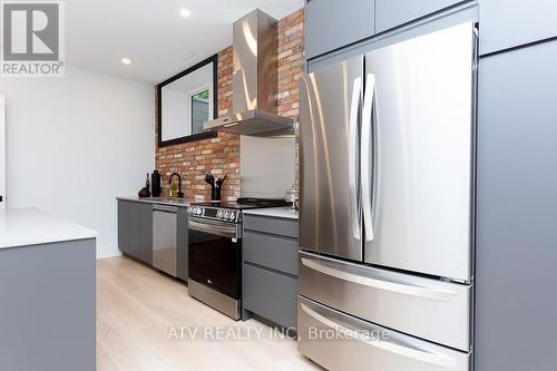 1529 Parkridge Road, Mississauga, ON - Indoor Photo Showing Kitchen With Stainless Steel Kitchen